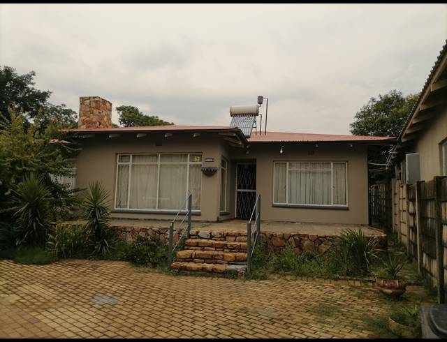 10 BEDROOM FREESTANDING FOR SALE IN HEIDELBERG EXT 5